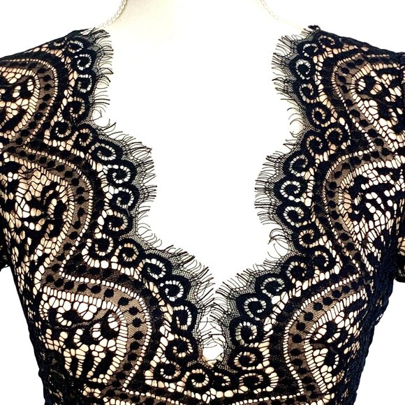 Fit & Flare Black Scallop Lace Mini Cocktail Dress Plunging Back Size M Windsor - Picture 4 of 11